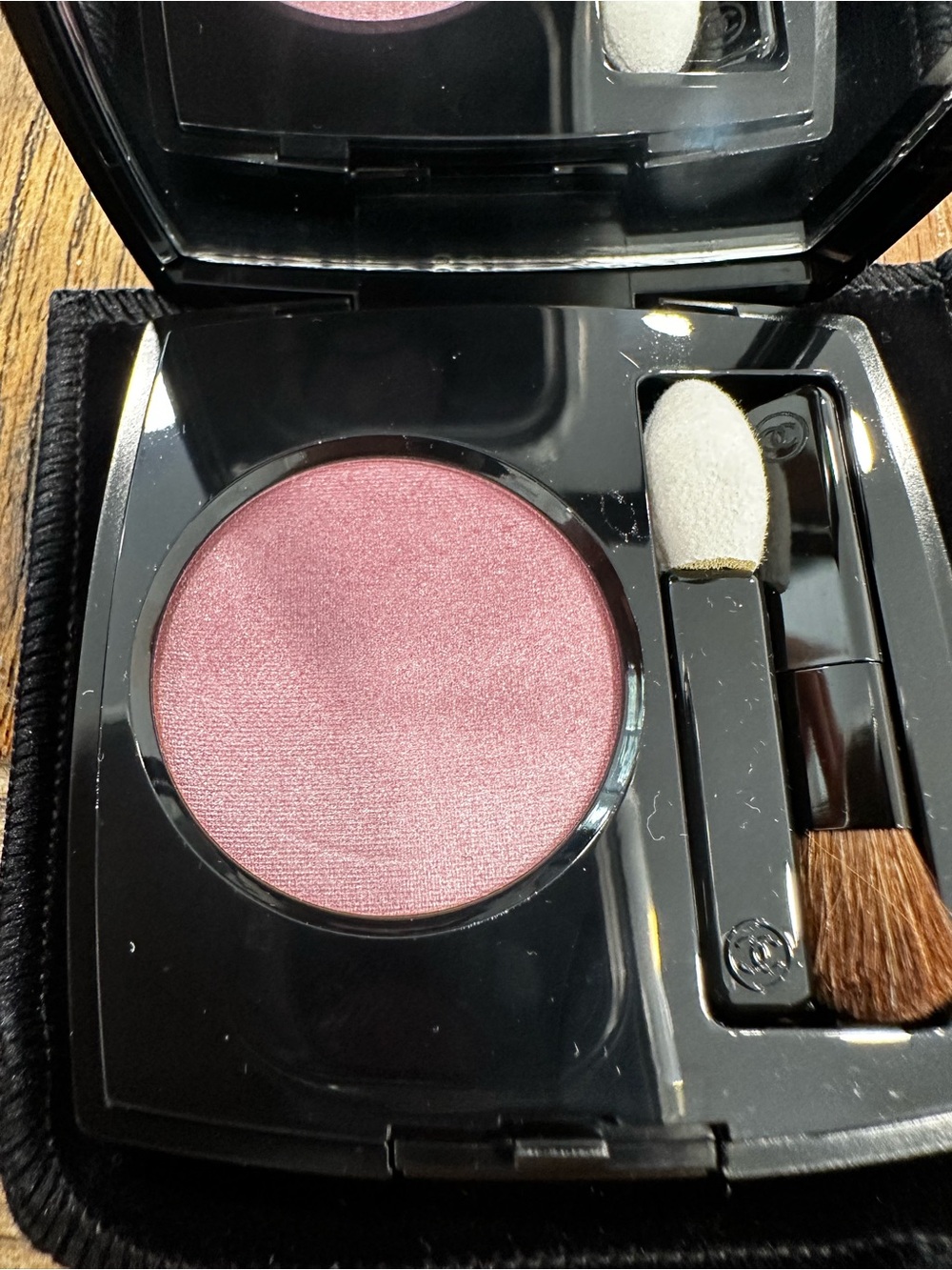 CHANEL Ombre Première Powder Eyeshadow - Black & Gold Packaging - Picture 8 of 8
